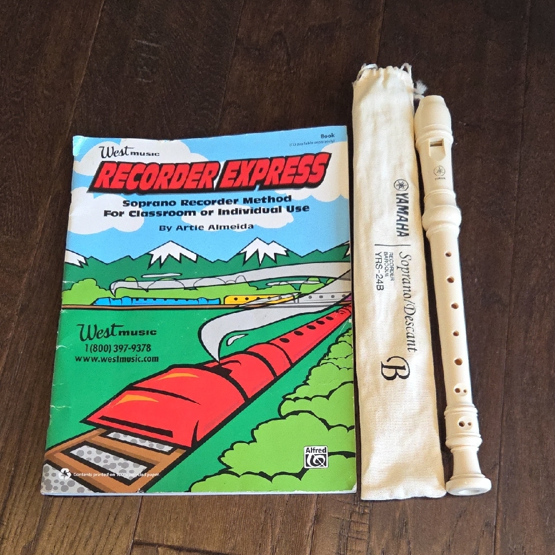 Yamaha Cream Soprano Recorder With Method Book